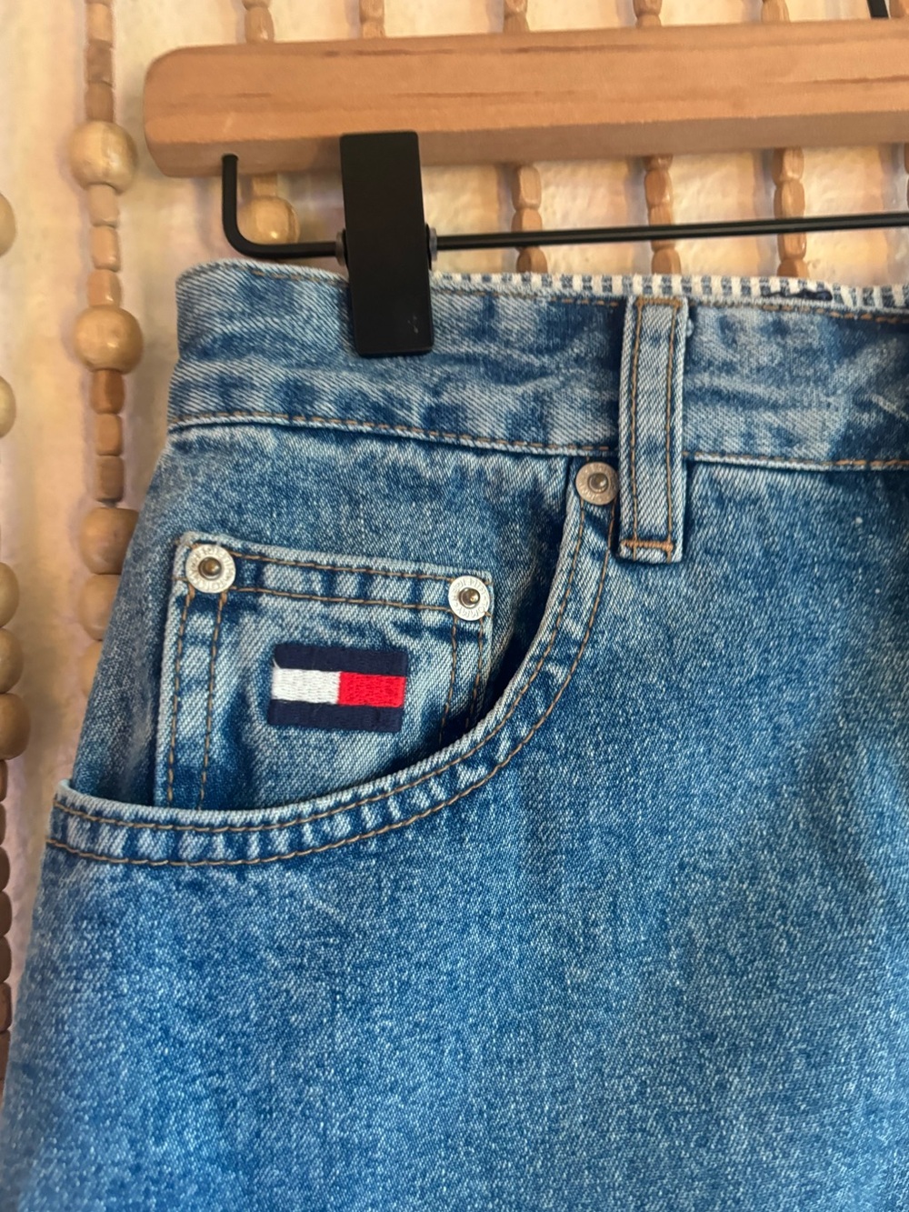 Vintage Tommy Hilfiger Y2K 90s Style Medium Wash Denim Mini Preppy Mom Skirt 2 - Picture 4 of 5